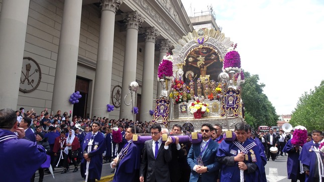 Homenaje al Señor de los Milagros en la capital argentina