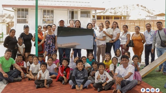 Municipalidad dona televisor a la IE divino Niño