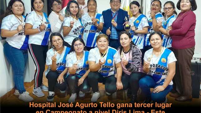 Equipo de fútbol femenino de la institución quienes ocuparon el tercer lugar en el XX Campeonato de Trabajadores de la DIRIS Lima - Este".
