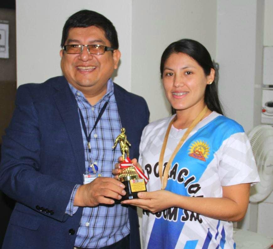 equipo de fútbol femenino de la institución quienes ocuparon el tercer lugar en el XX Campeonato de Trabajadores de la DIRIS Lima - Este".
