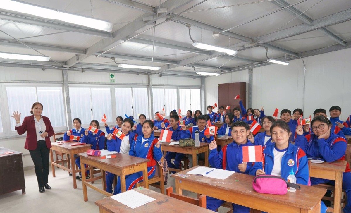 Entregamos escuela temporal a la comunidad educativa de la IE 7228 Peruano Canadiense