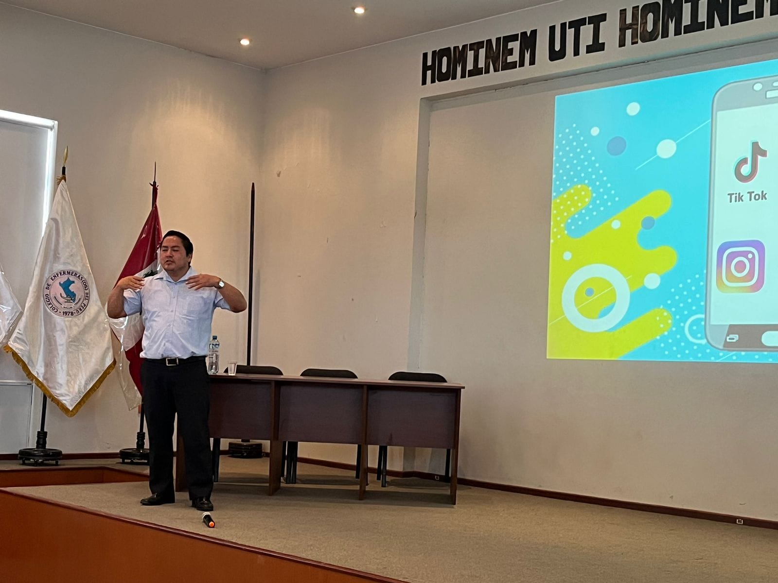 Curso de actualización dirigido  a los enfermeros y enfermeras del Hospital José Agurto Tello de Chosica
