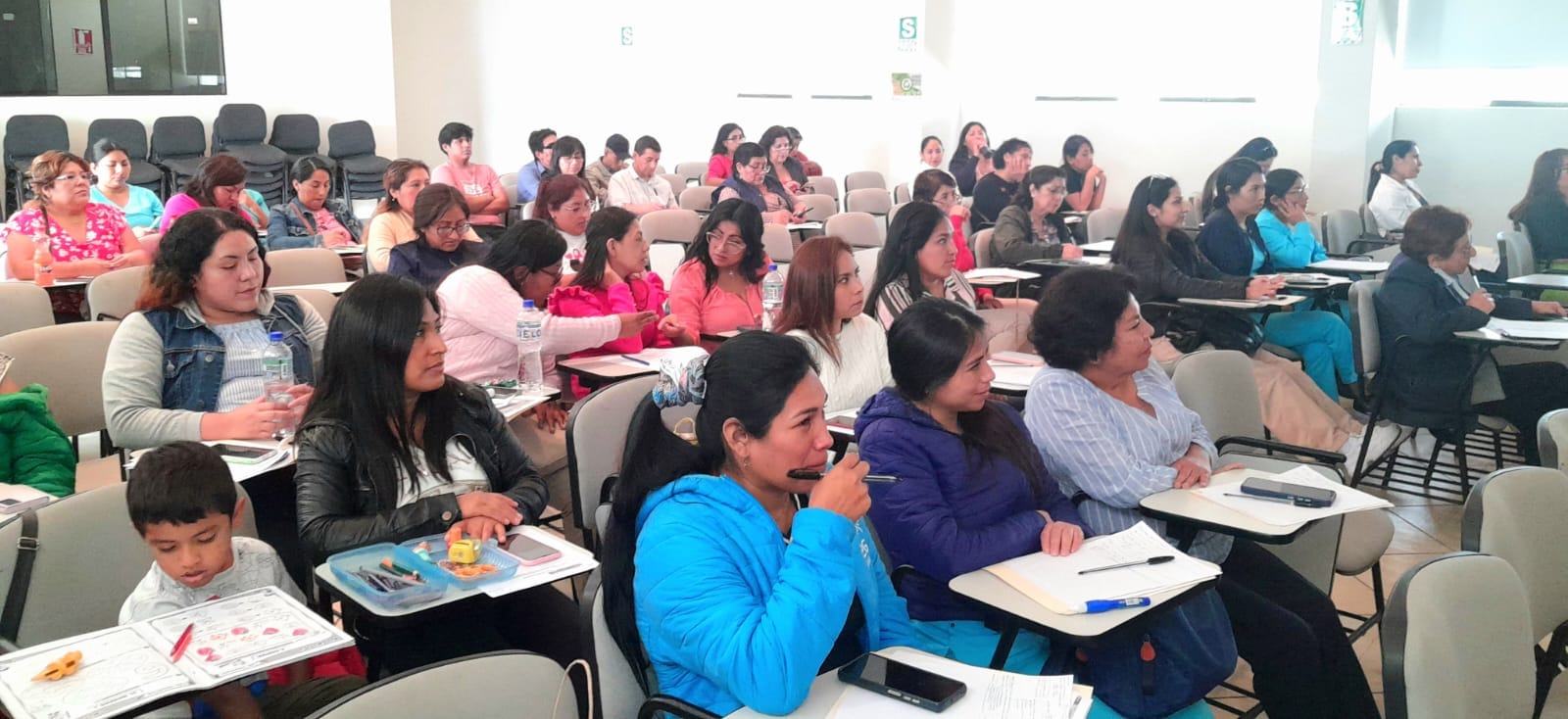 Curso de actualización dirigido  a los enfermeros y enfermeras del Hospital José Agurto Tello de Chosica