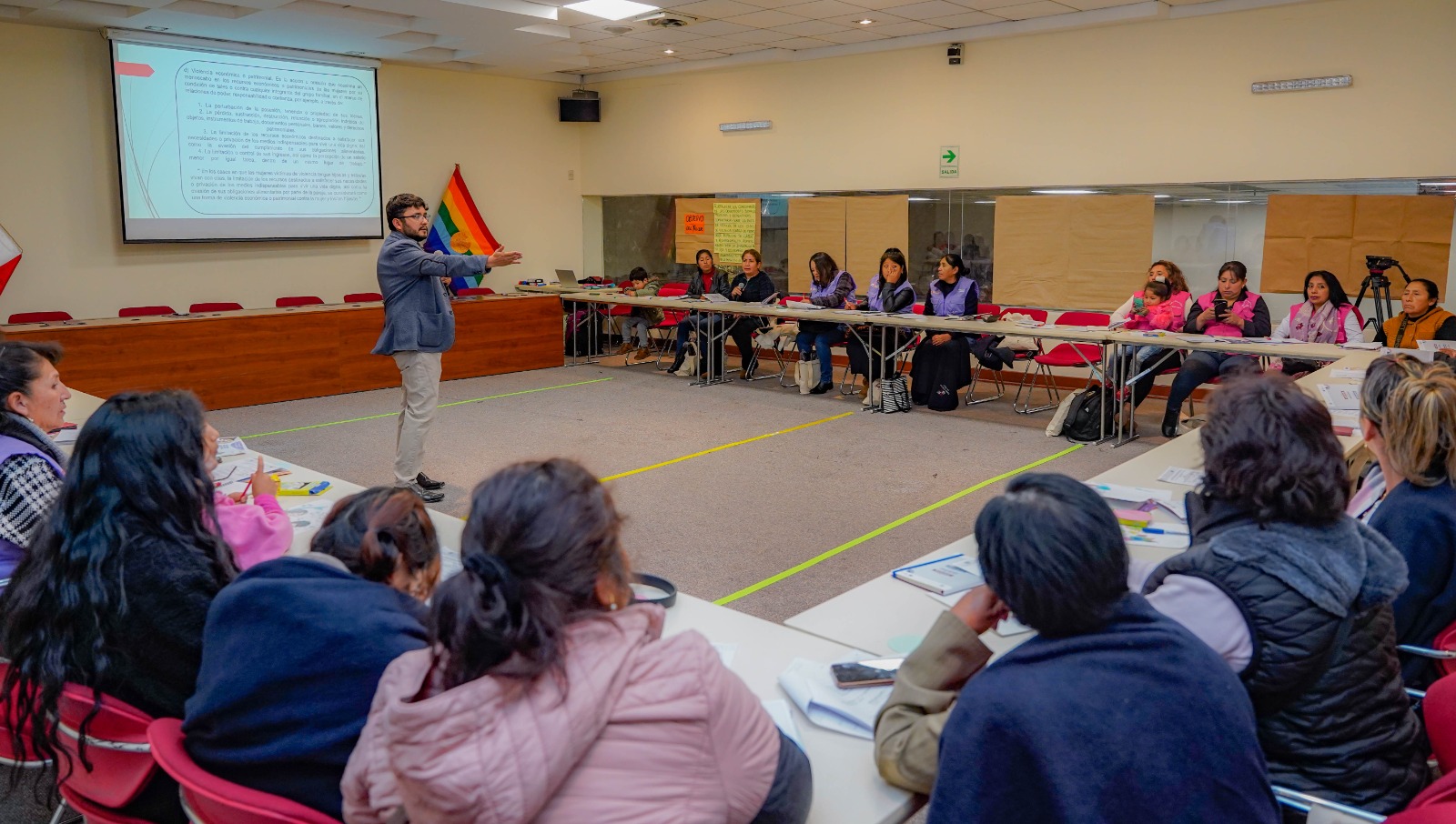 Lideresas Comunitarias reciben importante taller de capacitación para unificar criterios en la ruta de atención en casos de violencia