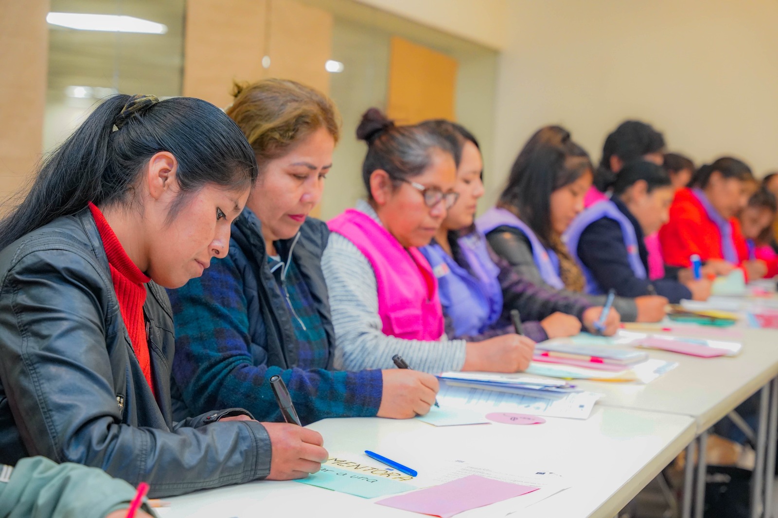 Lideresas Comunitarias reciben importante taller de capacitación para unificar criterios en la ruta de atención en casos de violencia