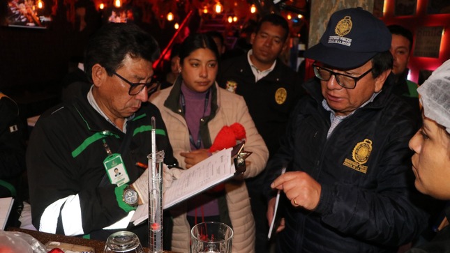 Incautan 50 galones de alcohol al interior de restaurante pizzería "La Previa"