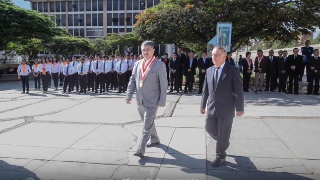 Celebrando el XLIV Aniversario de la Facultad de Ingeniería Industrial y de Sistemas de la Universidad Nacional Hermilio Valdizán