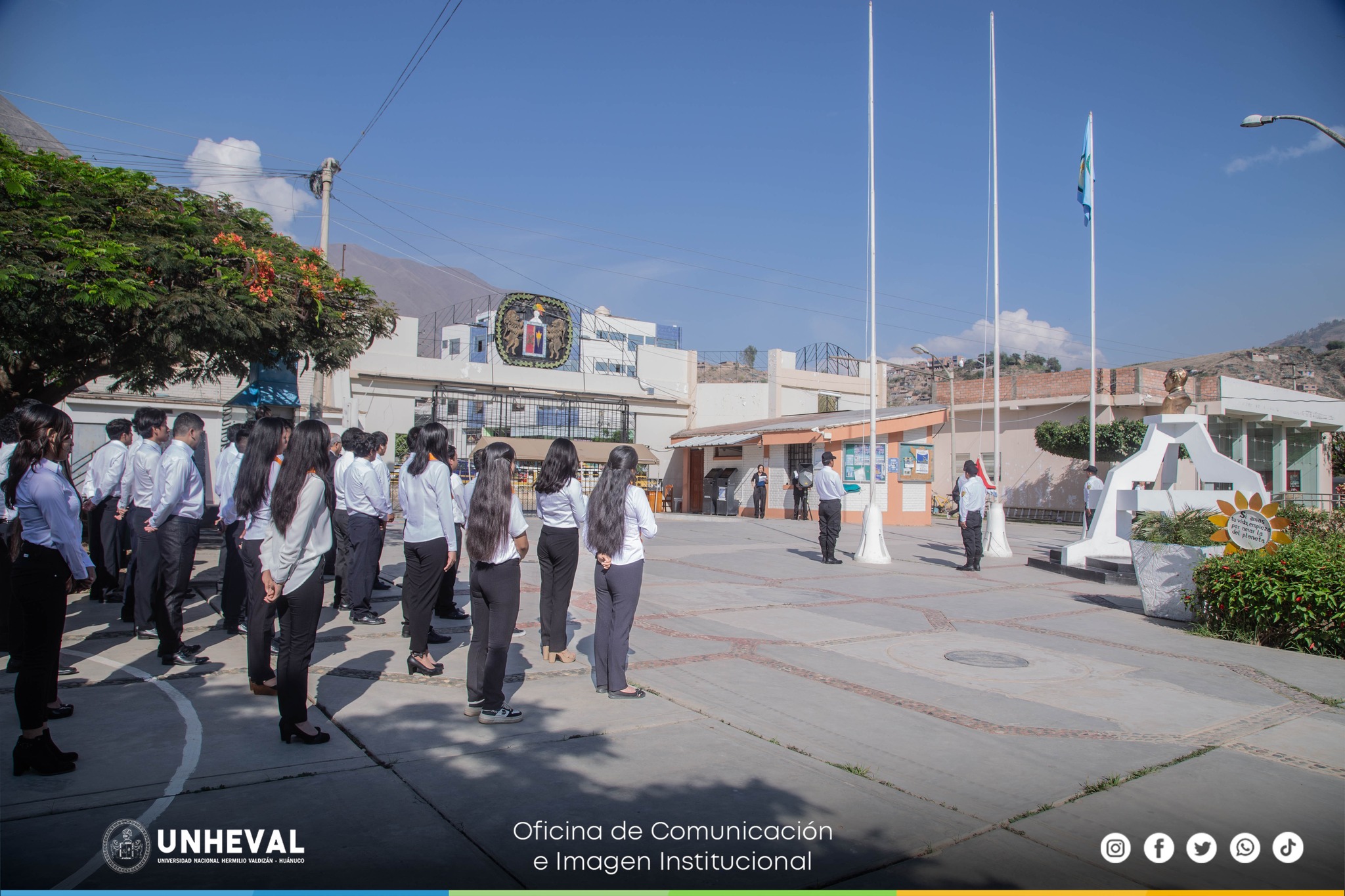 Celebrando el XLIV Aniversario de la Facultad de Ingeniería Industrial y de Sistemas de la Universidad Nacional Hermilio Valdizán