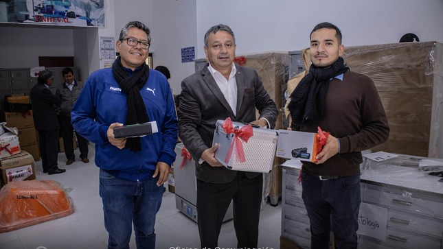 UNHEVAL fortalece la infraestructura académica con transferencia de equipos para laboratorios