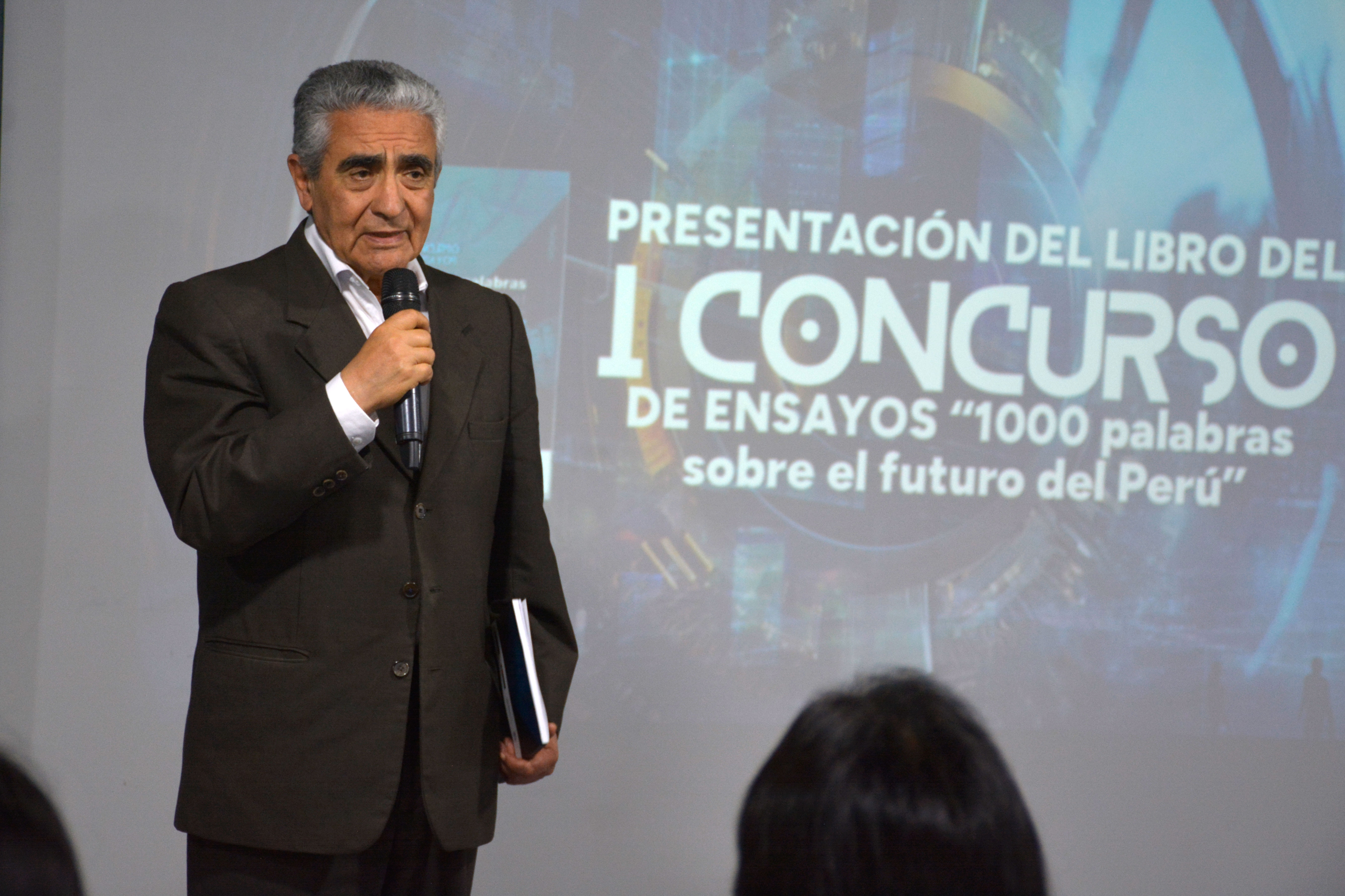 Presentan libro de ensayos “1000 palabras sobre el futuro del Perú” escrito por adolescentes y jóvenes de 16 regiones del país