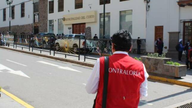 La Contraloría General de la República detectó que los vehículos de la Municipalidad Provincial de Cusco no cuentan con pólizas de seguro patrimonial para sus bienes muebles; asimismo, la póliza del Seguro Obligatorio de Accidentes de Tránsito (SOAT) de los vehículos automotores están vencidos, lo que genera un riesgo ante eventuales siniestros en la operatividad de las unidades y lesiones de las personas.