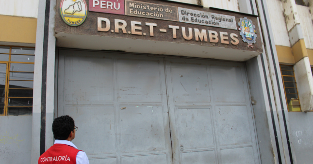 La Contraloría General de la República detectó la contratación irregular y paralela de una docente en tres instituciones educativas. Estas son José Antonio Encinas y SO1 PNP Carlos Teodoro Puell Mendoza, del distrito de Tumbes y la I. E. San Juan de la Virgen en el distrito del mismo nombre durante nueve meses del 2022, en los cuales la servidora percibió tres remuneraciones.