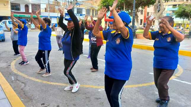 PROMOVIENDO LA SALUD DE NUESTROS ADULTOS MAYORES: GIMNASIA GRATIS EN HUAURA TODOS LOS VIERNES