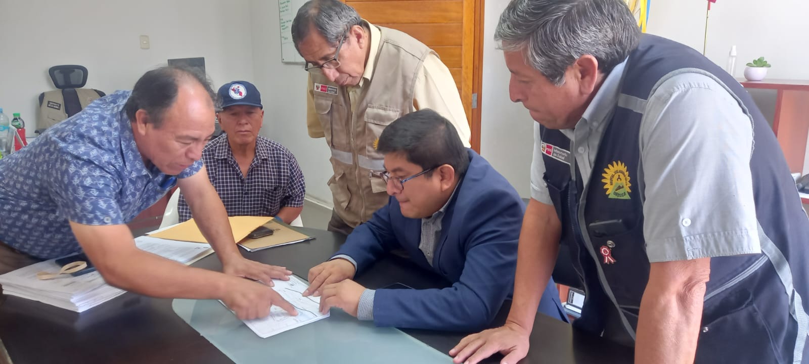 Reunión de comisión de gestión de terreno para la construcción del nuevo hospital