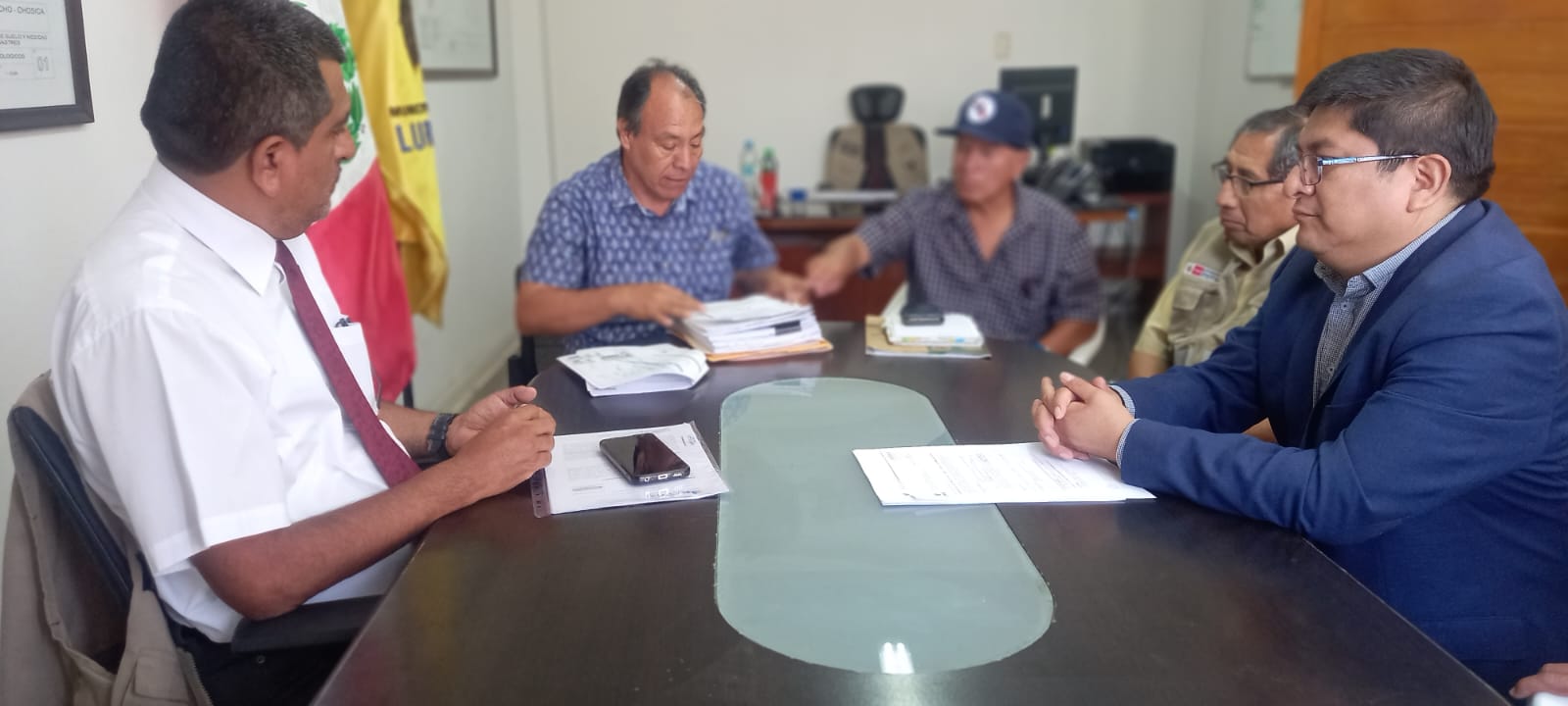 Reunión de comisión de gestión de terreno para la construcción del nuevo hospital