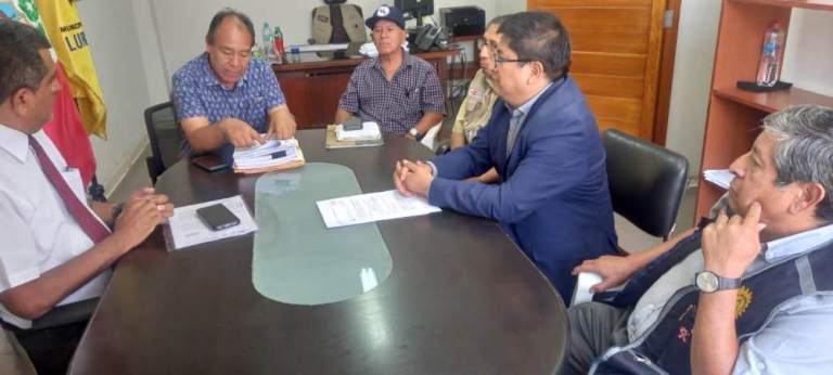 Reunión de comisión de gestión de terreno para la construcción del nuevo hospital