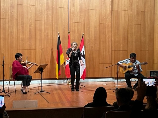 “Entrelazados”: concierto en Berlín con la participación de la cantante Cecilia Bracamonte