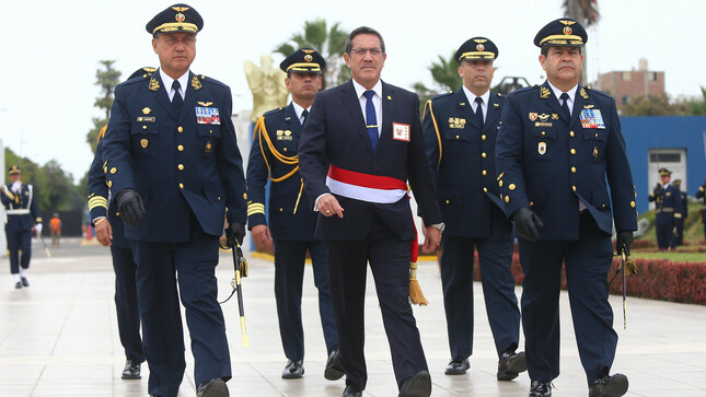 Ministro de Defensa presidió Ceremonia de Reconocimiento del Comandante General de la FAP