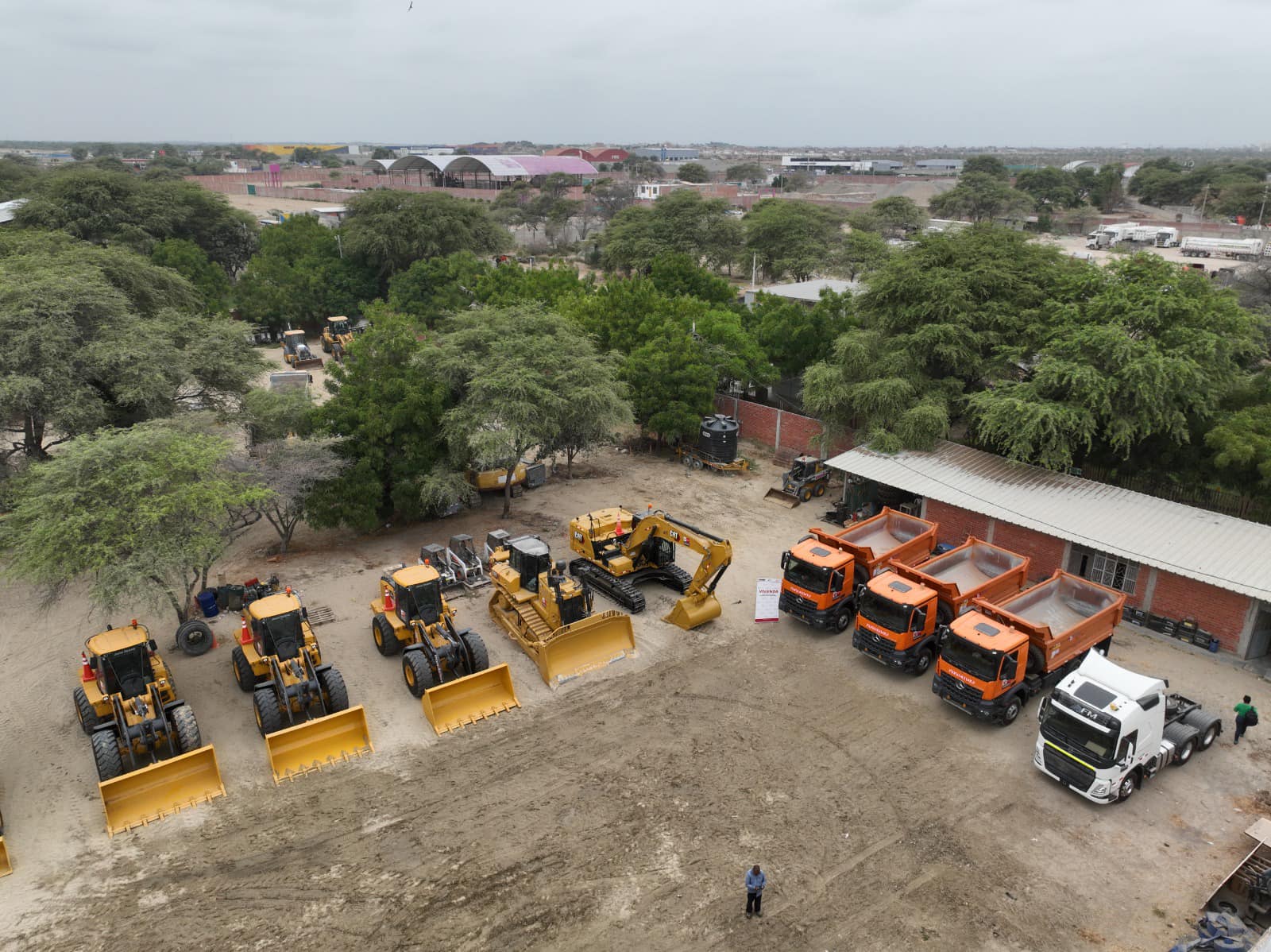 Ministerio de Vivienda presenta nueva maquinaria para intensificar trabajos de prevención y mitigación ante fenómeno El Niño en Piura