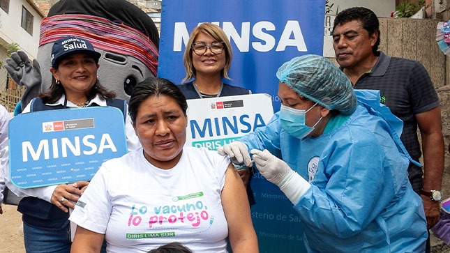 Minsa fortalece vacunación contra la covid-19 ante la presencia de la nueva variante 'Pirola' en Chorrillos