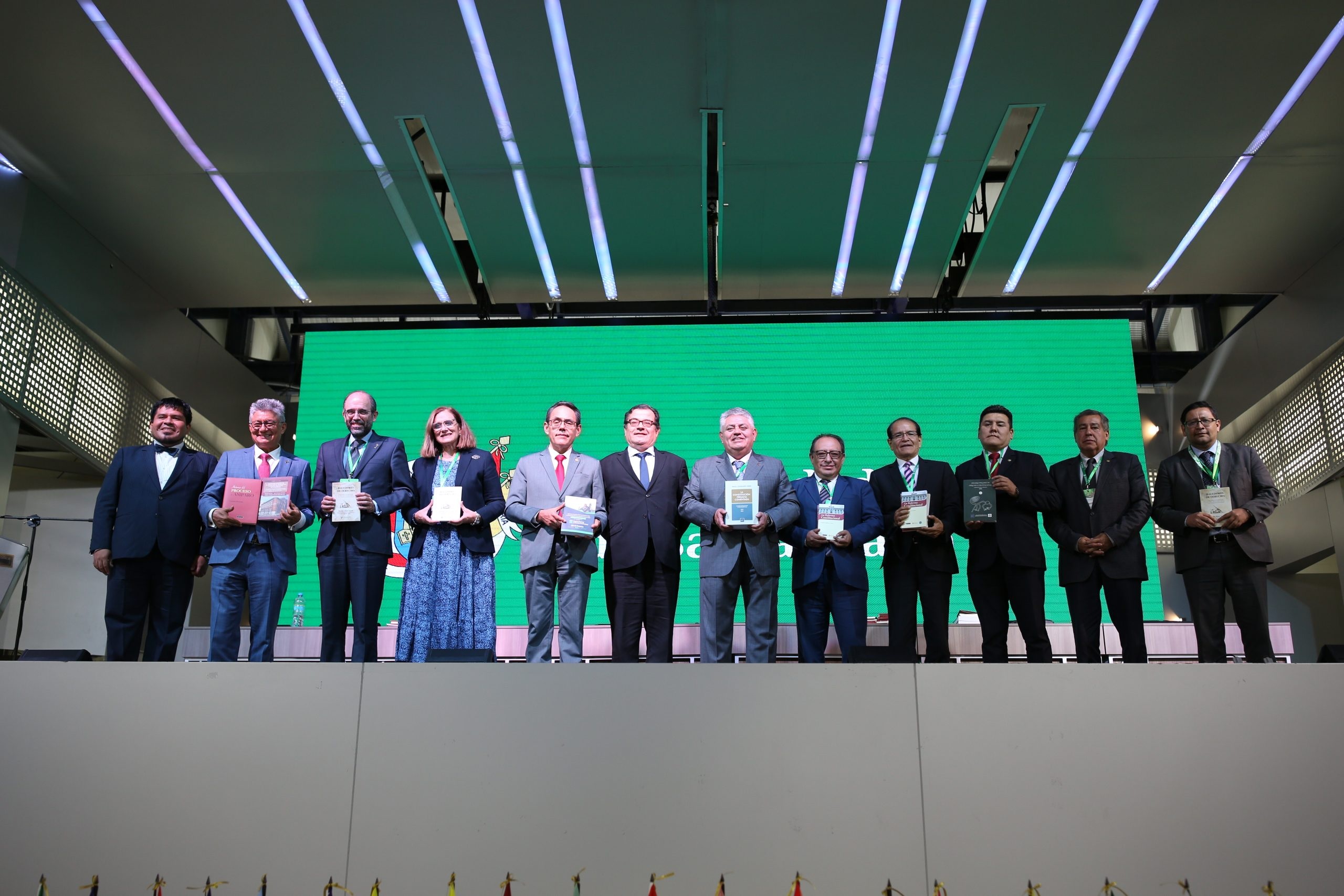 Magistrados del TC participan en presentación de libro de ponencias del XIV Congreso de Derecho Constitucional