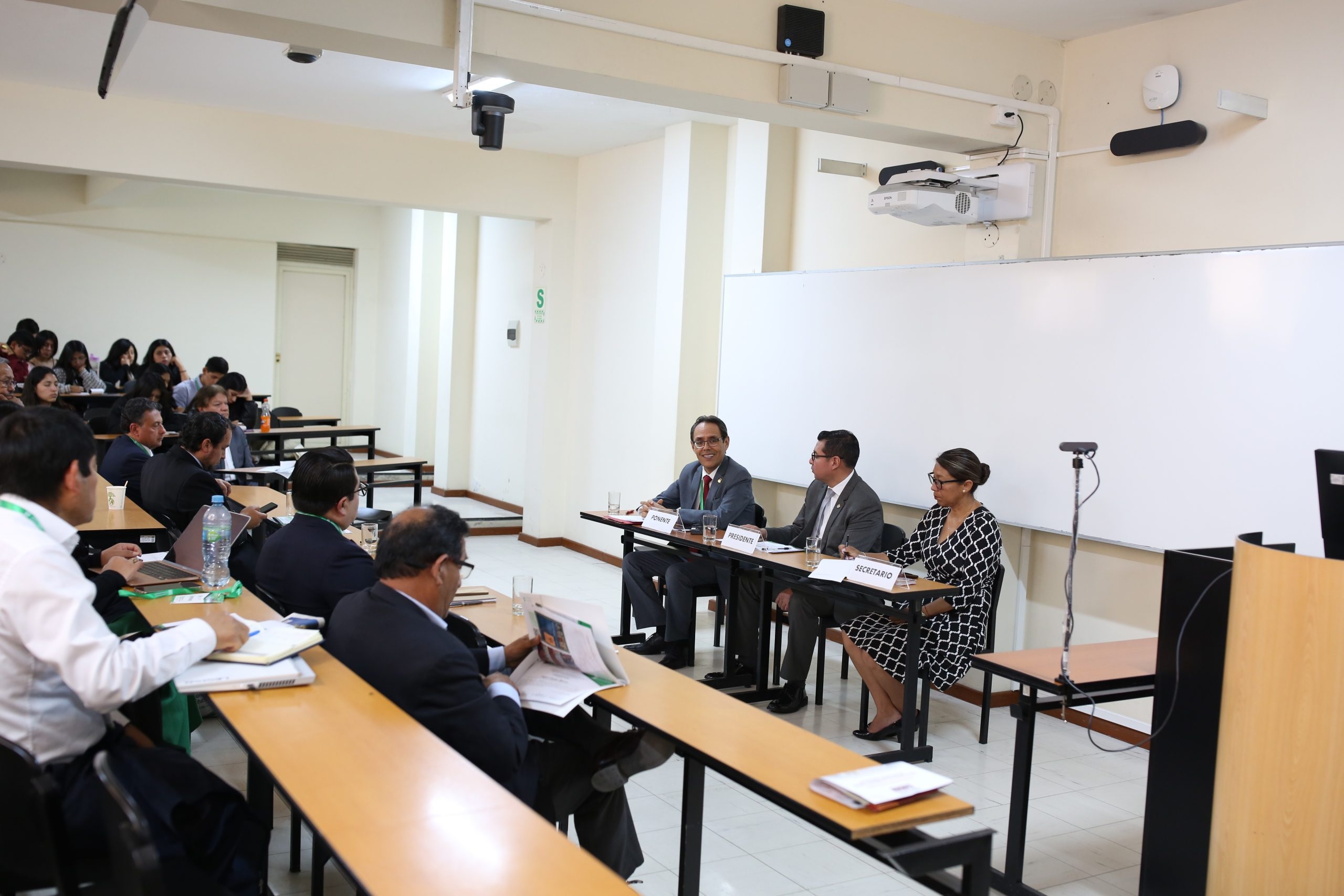 Así lo dio a conocer en el taller N° 12. Crisis Constitucional Contemporánea, desarrollado en el paraninfo de Medicina de la Universidad Católica de Santa María, en el marco del XIV Congreso Nacional de Derecho Constitucional, que se realiza en Arequipa.