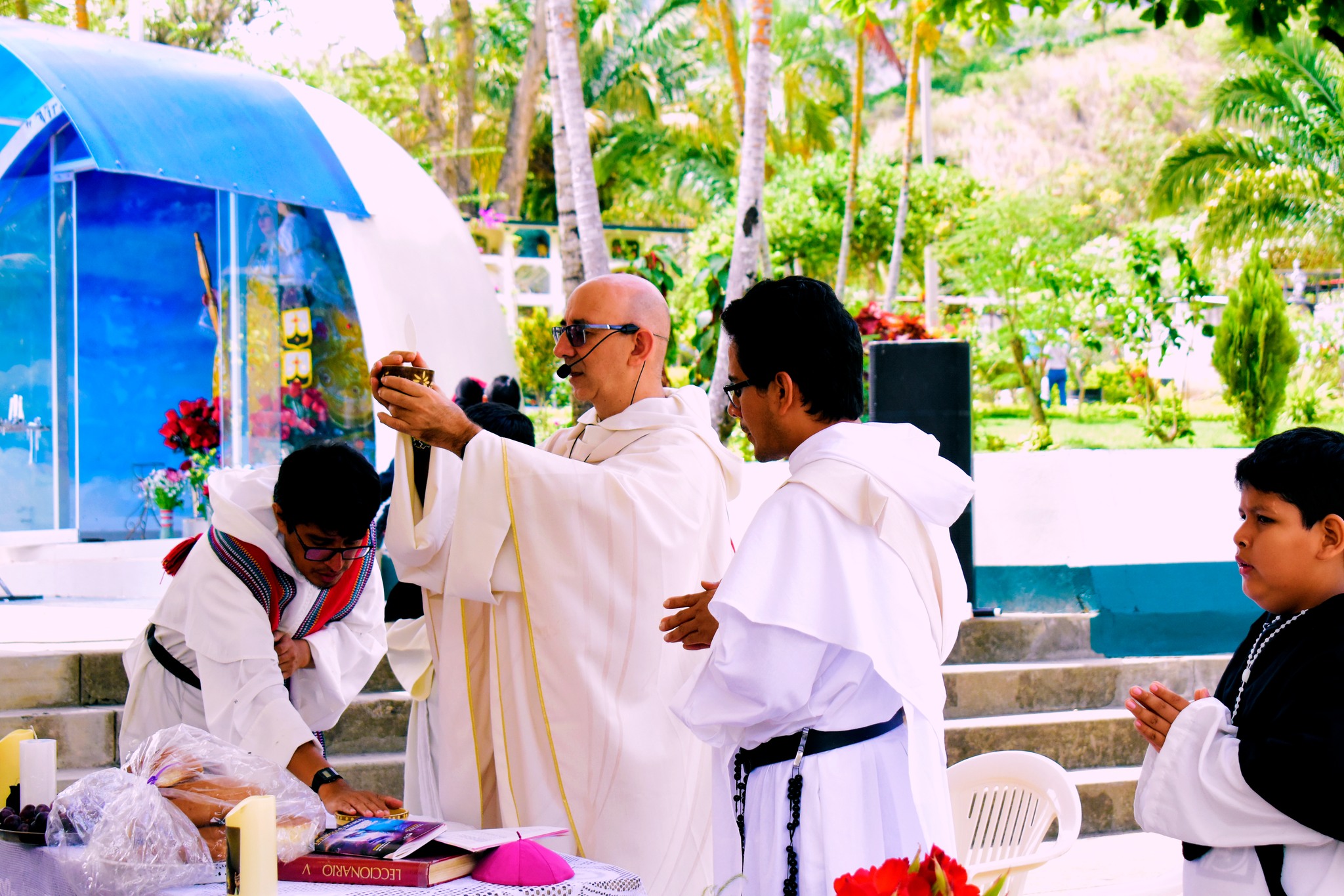 Conmovedora celebración de la santa misa en el cementerio general de Quillabamba