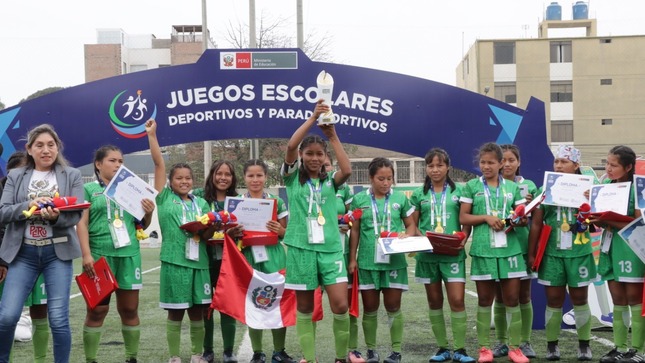 Equipo shipibo-konibo campeona en fútbol femenino de Juegos Escolares Deportivos