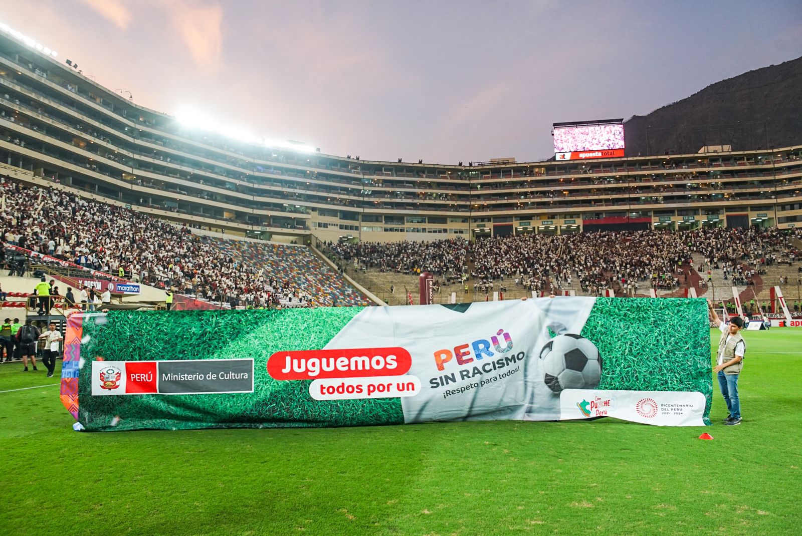 #PerúsinRacismo se hizo presente en la primera final del torneo de la Liga 1