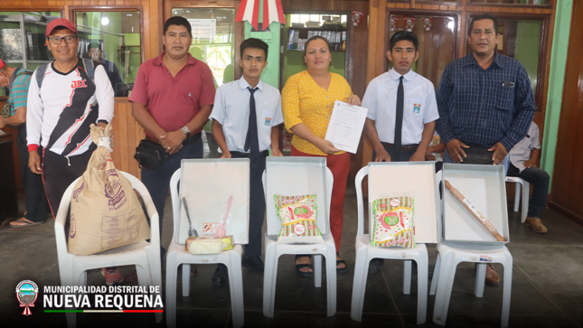 Fotografía del la entrega de materiales e insumos