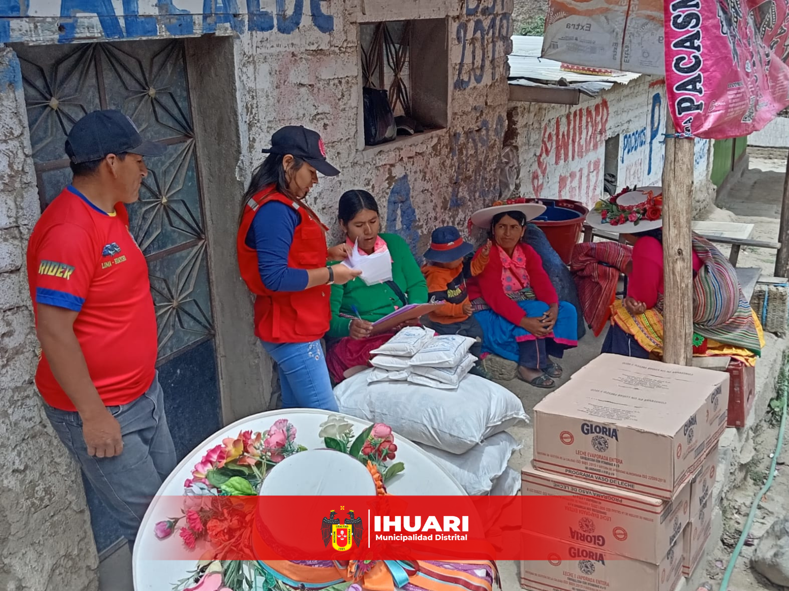 𝗘𝗻𝘁𝗿𝗲𝗴𝗮 𝗱𝗲 𝗽𝗿𝗼𝗱𝘂𝗰𝘁𝗼𝘀 𝗲 𝗶𝗻𝘀𝘂𝗺𝗼𝘀 𝗮 𝗯𝗲𝗻𝗲𝗳𝗶𝗰𝗶𝗮𝗿𝗶𝗼𝘀 𝗱𝗲𝗹 𝗣𝗿𝗼𝗴𝗿𝗮𝗺𝗮 𝗱𝗲 𝗩𝗮𝘀𝗼 𝗱𝗲 𝗟𝗲𝗰𝗵𝗲 𝗲𝗻 𝗲𝗹 𝗱𝗶𝘀𝘁𝗿𝗶𝘁𝗼 𝗱𝗲 𝗜𝗵𝘂𝗮𝗿𝗶́ 
La Municipalidad Distrital de Ihuarí, a través de la Gerencia de Desarrollo Humano e Inclusión Social, continua realizando la distribución de los productos alimenticios a los Comités del Vaso de Leche de las diferentes Comunidades Campesinas y Caseríos de nuestro distrito.
Cabe resaltar, que son 15 los comités conformados en el distrito que son beneficiarios de este programa social.
#MunicipalidadDistritalIhuarí
#IhuaríFuturoDeTodos
#ElmerCalderónCarrasco
#TrabajamosPorTi