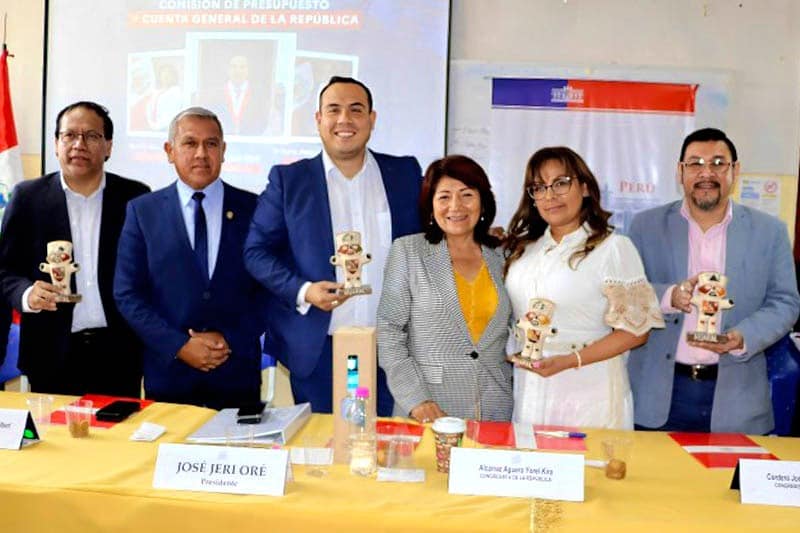 Alcalde C谩rdenas expone prioridades ante Comisi贸n de Presupuesto del Congreso en visita a Huaral