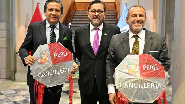Inauguran la exposición “Barriletes de Guatemala” en el Centro Cultural Inca Garcilaso