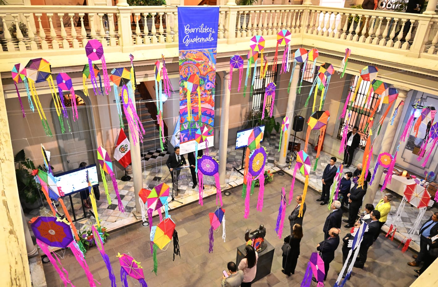 Inauguran la exposición “Barriletes de Guatemala” en el Centro Cultural Inca Garcilaso
