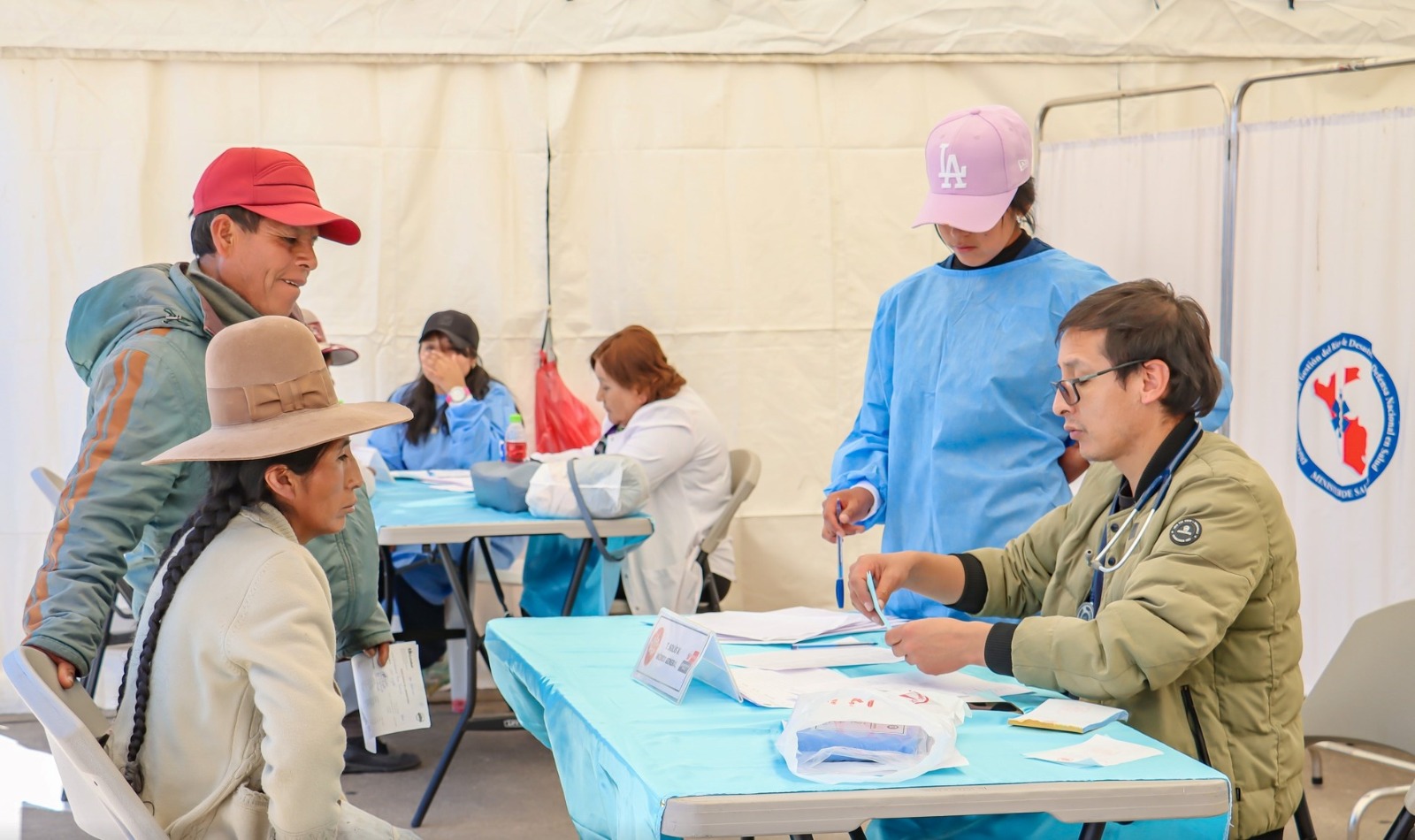 Cusco pobladores de zona altoandina de Coporaque reciben atención especializada en campaña cívica multisectorial