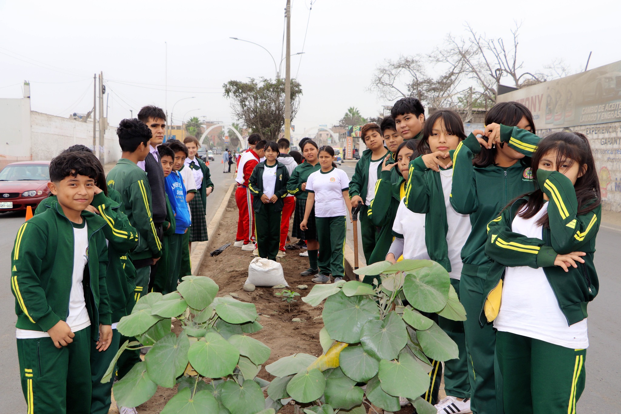 Municipalidad de Huaral realiz贸 Tercera Cruzada Verde nacional en el marco de la Semana de la Acci贸n Forestal 2023