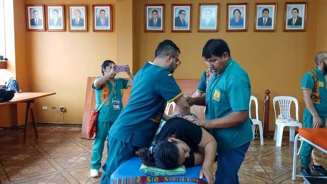 MUNICIPALIDAD DISTRITAL DE HUAURA Y EL INSTITUTO EN MEDICINA TRADICIONAL QUIROPRAXIA INKA UNEN ESFUERZOS EN CAMPAÑA GRATUITA DE TRATAMIENTO PARA PROBLEMAS DE COLUMNA VERTEBRAL