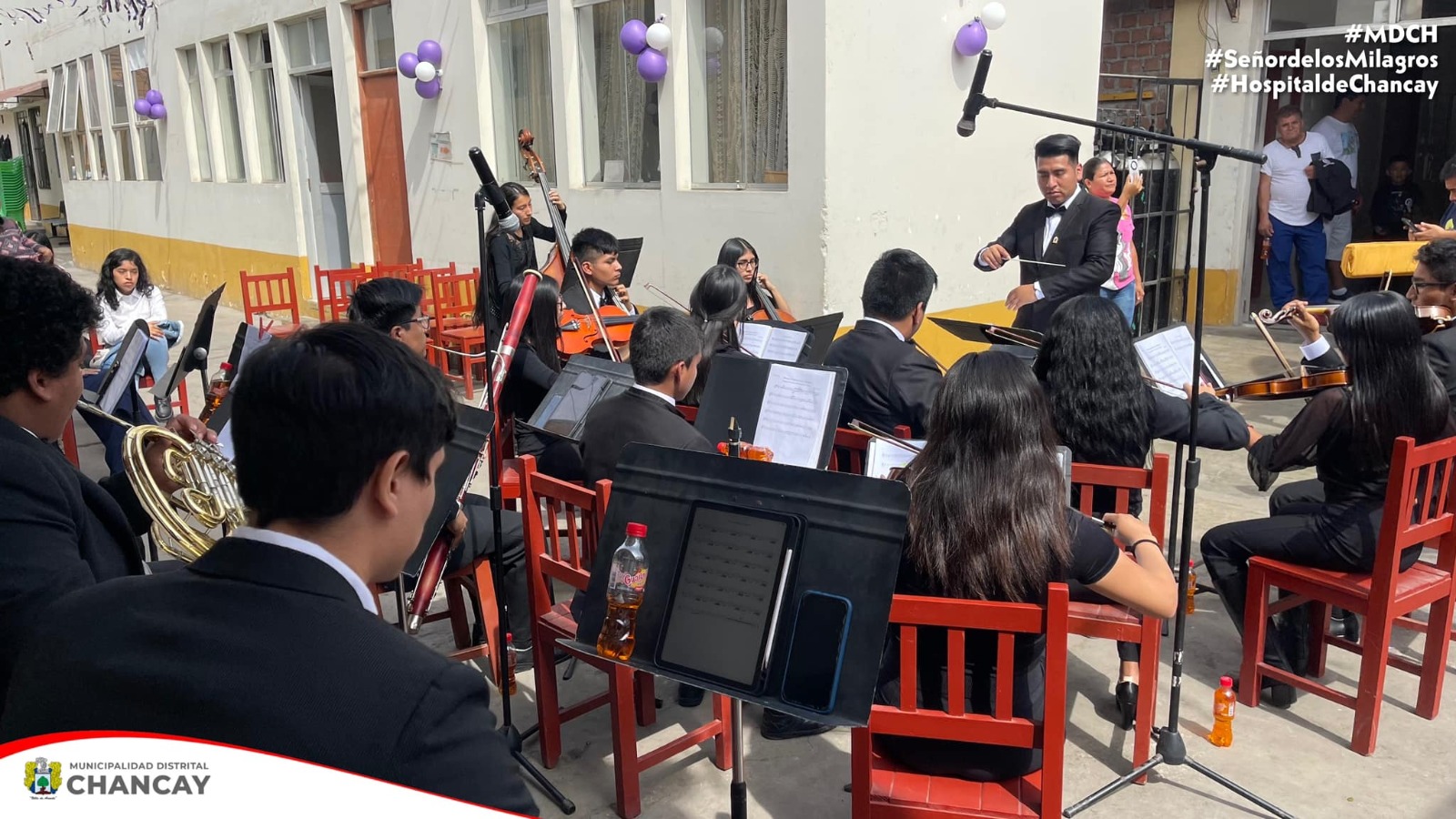 En un ambiente lleno de música y devoción, la comunidad de Chancay se reunió para presenciar un conmovedor homenaje al Santo Patrón del Hospital de Chancay, el Señor de los Milagros.