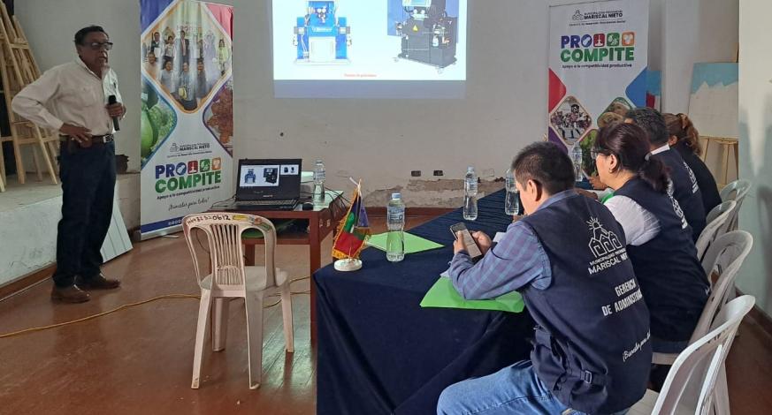 En la Casa de la Cultura se desarrolló el tercer día de exposiciones que inició el sábado pasado. La comuna provincial promueve el fondo concursable Procompite destinando 8 millones de soles.