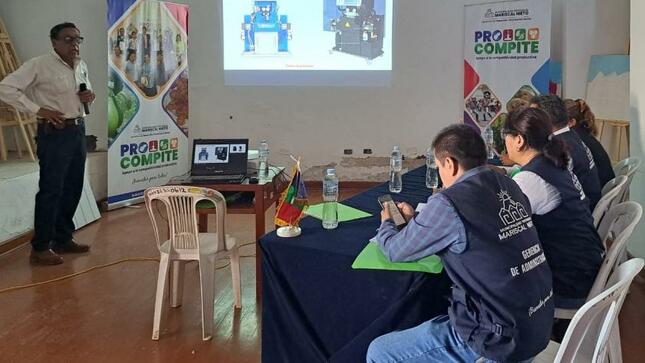 En la Casa de la Cultura se desarrolló el tercer día de exposiciones que inició el sábado pasado. La comuna provincial promueve el fondo concursable Procompite destinando 8 millones de soles.