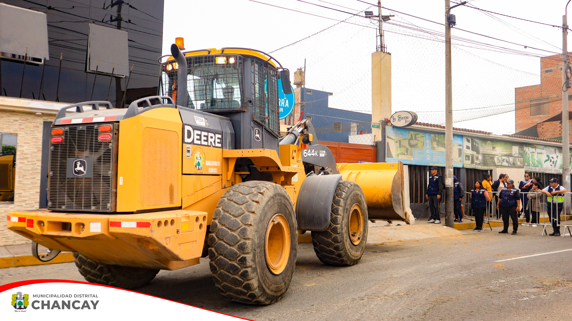 La Municipalidad Distrital de Chancay llevó a cabo la culminación de la intervención en el establecimiento "La Barra Bar" debido a la falta de cumplimiento de los permisos reglamentarios.