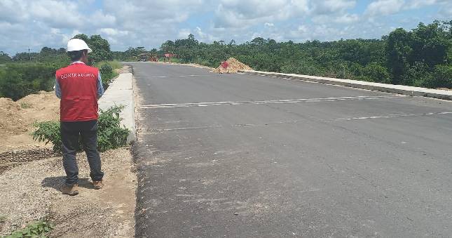 La Contraloría General alertó al Gobierno Regional (GORE) de Ucayali que funcionarios designaron de manera irregular al equipo técnico inspector de la carretera Neshuya - Curimaná conformado por seis profesionales de ingeniería, quienes actualmente brindan servicios a la entidad en otras obras. Sin embargo, en adición a sus funciones, mediante resoluciones se les asignó labores de inspección en la referida carretera.