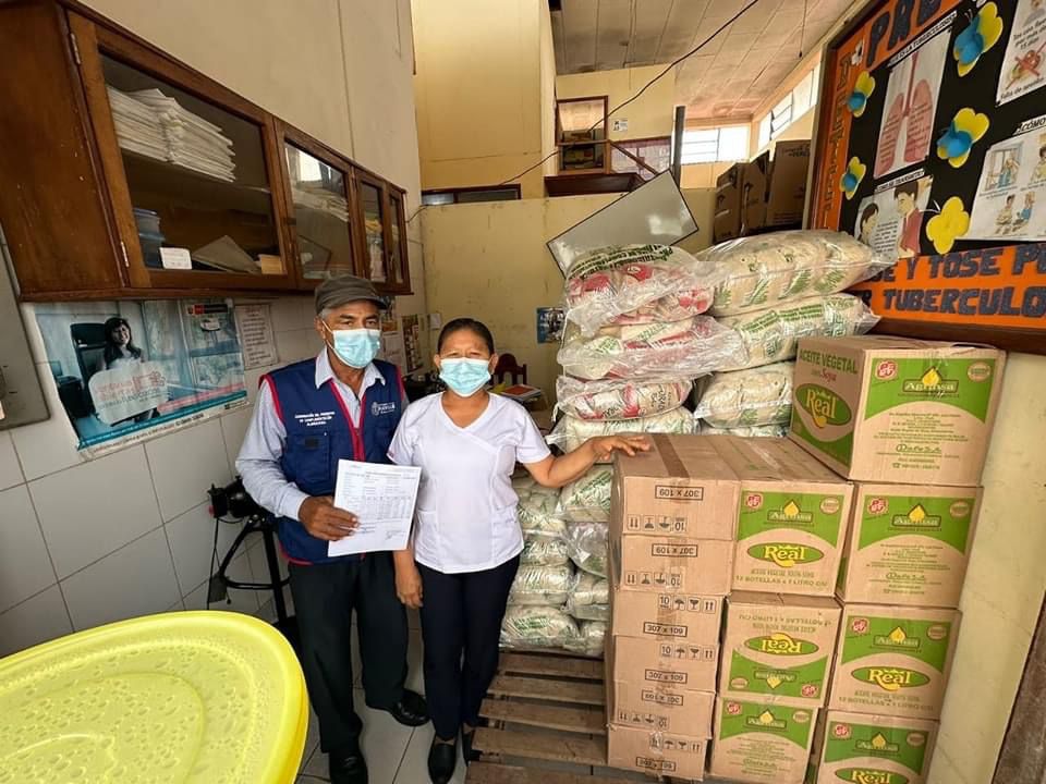 entrega de los insumos alimenticios al Programa de Alimentación y Nutrición a pacientes con TBC y familia