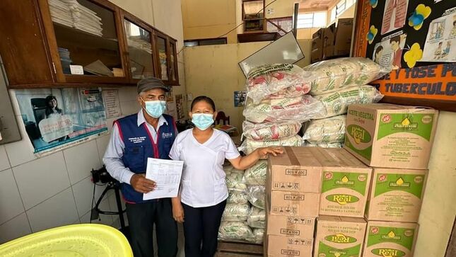 entrega de los insumos alimenticios al Programa de Alimentación y Nutrición a pacientes con TBC y familia