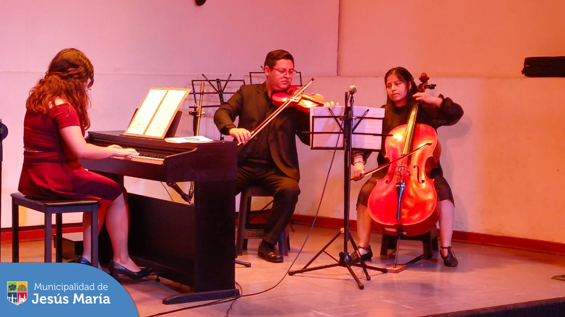 #ActividadCultural | 🎶 Agradecemos a todos los asistentes al Octavo Recital de Piano de Fréderic Chopin 🎹 en el auditorio de nuestro Centro Cultural.

👀 Para conocer todas las actividades culturales que la Municipalidad de Jesús María tiene para ti, mándanos un WhatsApp al 📲 950347545 https://wa.link/a1lbi4