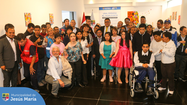 Se realizó la inauguración de la primera exhibición de pinturas acrílicas 🎨 sobre lienzo de la Oficina Municipal de Atención a las Personas con Discapacidad #OMAPED de Jesús María. 👩🏻‍🎨👨🏽‍🎨 En “Una mirada al horizonte” podrás apreciar 20 piezas basadas en el trabajo de la artista plástica Romina Lerda. 👏🏼

📍 Puedes visitarla en Av. Horacio Urteaga 535, 🕰️ de lunes a viernes de 9:00 a.m. a 5:00 p.m., 👀 hasta el 6 de noviembre.

¡Ingreso libre!