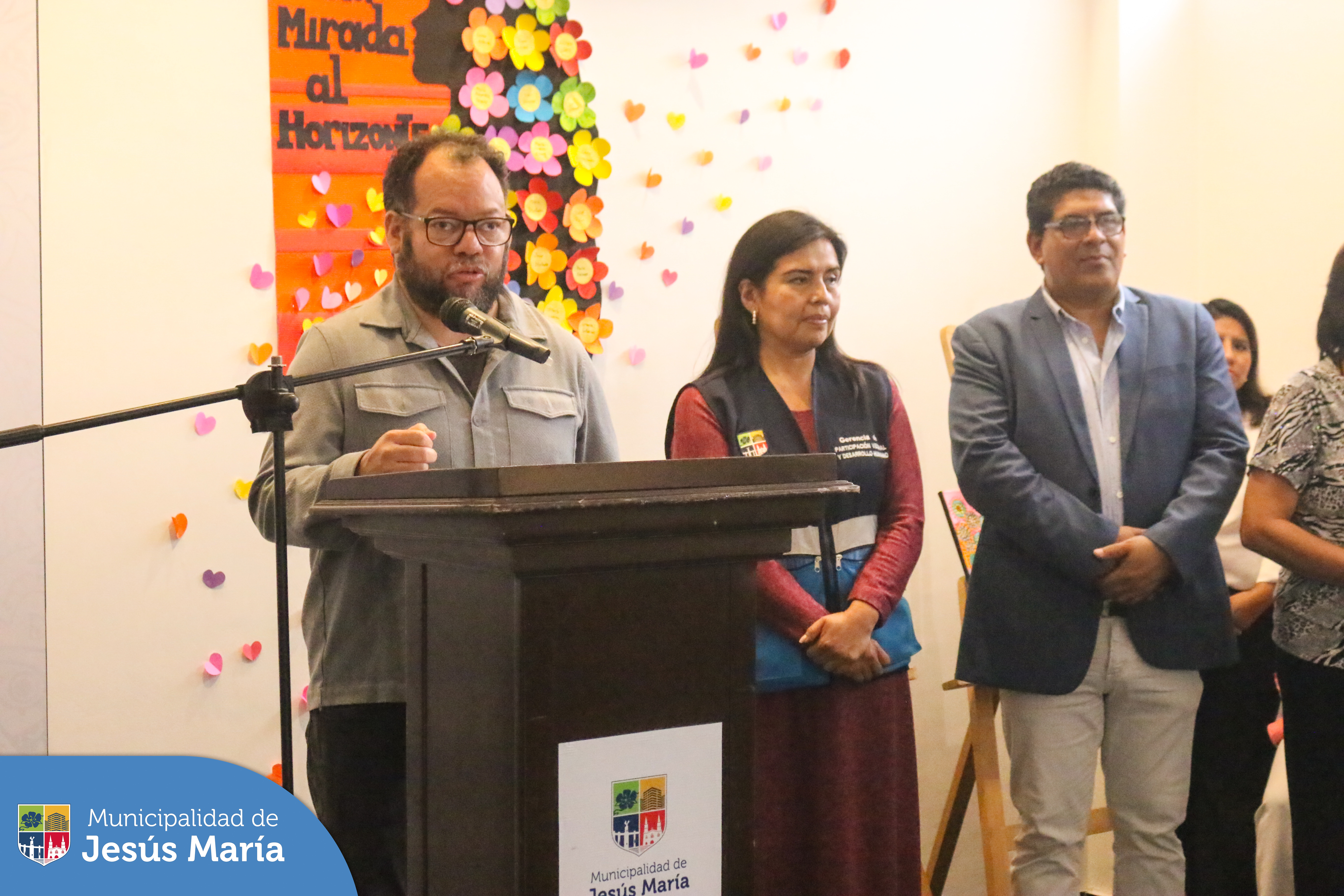Se realizó la inauguración de la primera exhibición de pinturas acrílicas 🎨 sobre lienzo de la Oficina Municipal de Atención a las Personas con Discapacidad #OMAPED de Jesús María. 👩🏻🎨👨🏽🎨 En “Una mirada al horizonte” podrás apreciar 20 piezas basadas en el trabajo de la artista plástica Romina Lerda. 👏🏼
📍 Puedes visitarla en Av. Horacio Urteaga 535, 🕰️ de lunes a viernes de 9:00 a.m. a 5:00 p.m., 👀 hasta el 6 de noviembre.
¡Ingreso libre!