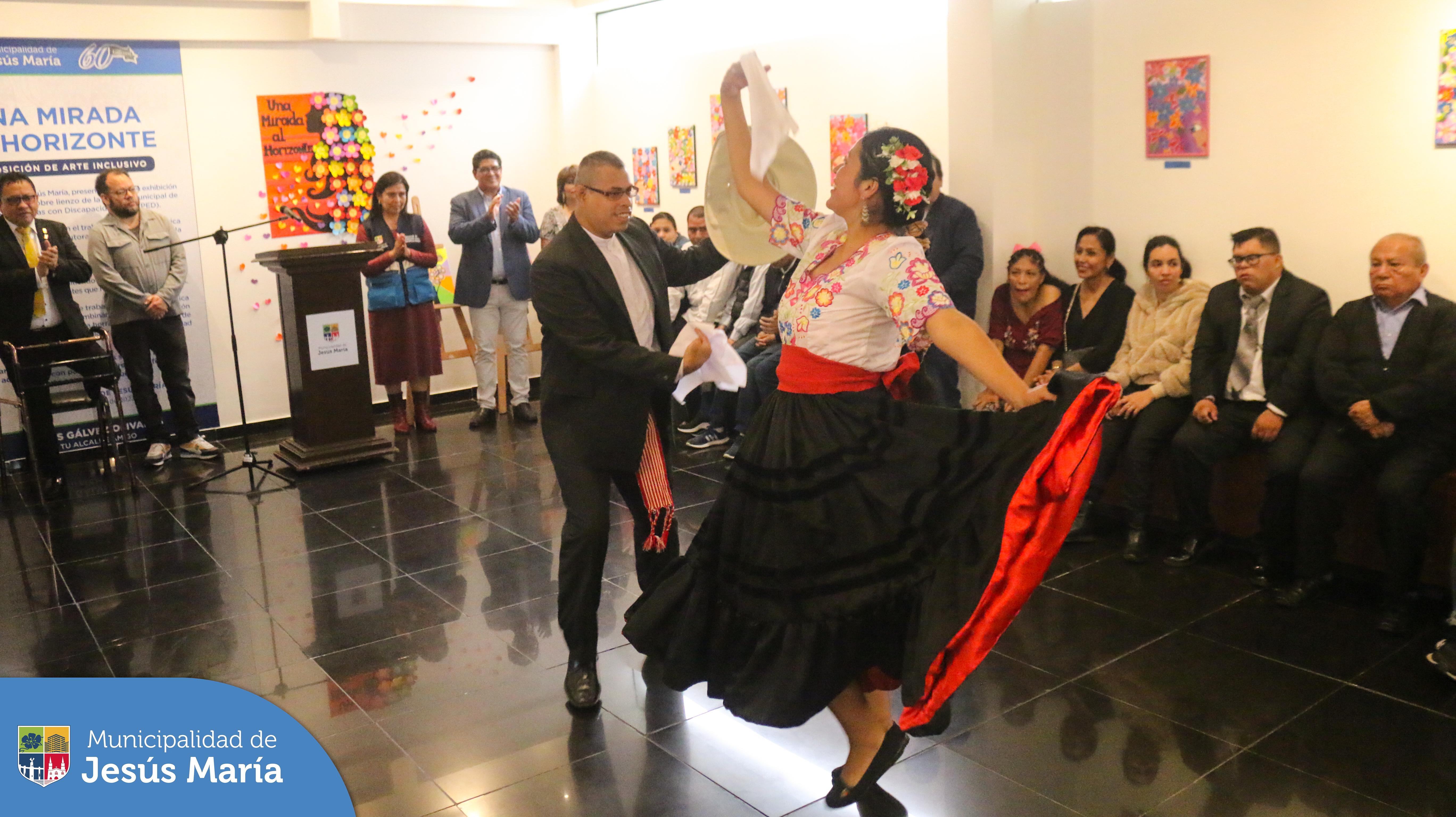 Se realizó la inauguración de la primera exhibición de pinturas acrílicas 🎨 sobre lienzo de la Oficina Municipal de Atención a las Personas con Discapacidad #OMAPED de Jesús María. 👩🏻🎨👨🏽🎨 En “Una mirada al horizonte” podrás apreciar 20 piezas basadas en el trabajo de la artista plástica Romina Lerda. 👏🏼
📍 Puedes visitarla en Av. Horacio Urteaga 535, 🕰️ de lunes a viernes de 9:00 a.m. a 5:00 p.m., 👀 hasta el 6 de noviembre.
¡Ingreso libre!