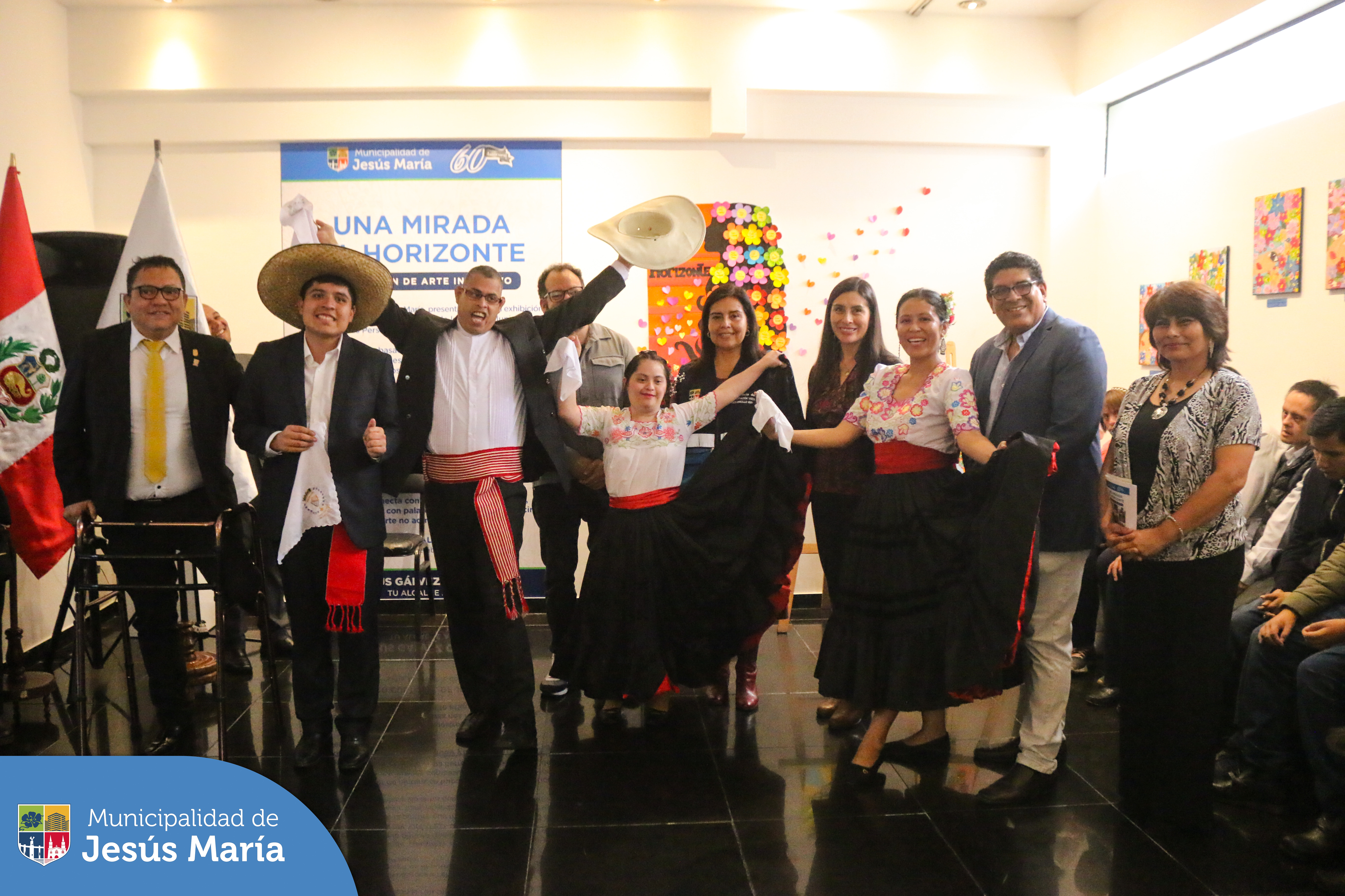 Se realizó la inauguración de la primera exhibición de pinturas acrílicas 🎨 sobre lienzo de la Oficina Municipal de Atención a las Personas con Discapacidad #OMAPED de Jesús María. 👩🏻🎨👨🏽🎨 En “Una mirada al horizonte” podrás apreciar 20 piezas basadas en el trabajo de la artista plástica Romina Lerda. 👏🏼
📍 Puedes visitarla en Av. Horacio Urteaga 535, 🕰️ de lunes a viernes de 9:00 a.m. a 5:00 p.m., 👀 hasta el 6 de noviembre.
¡Ingreso libre!