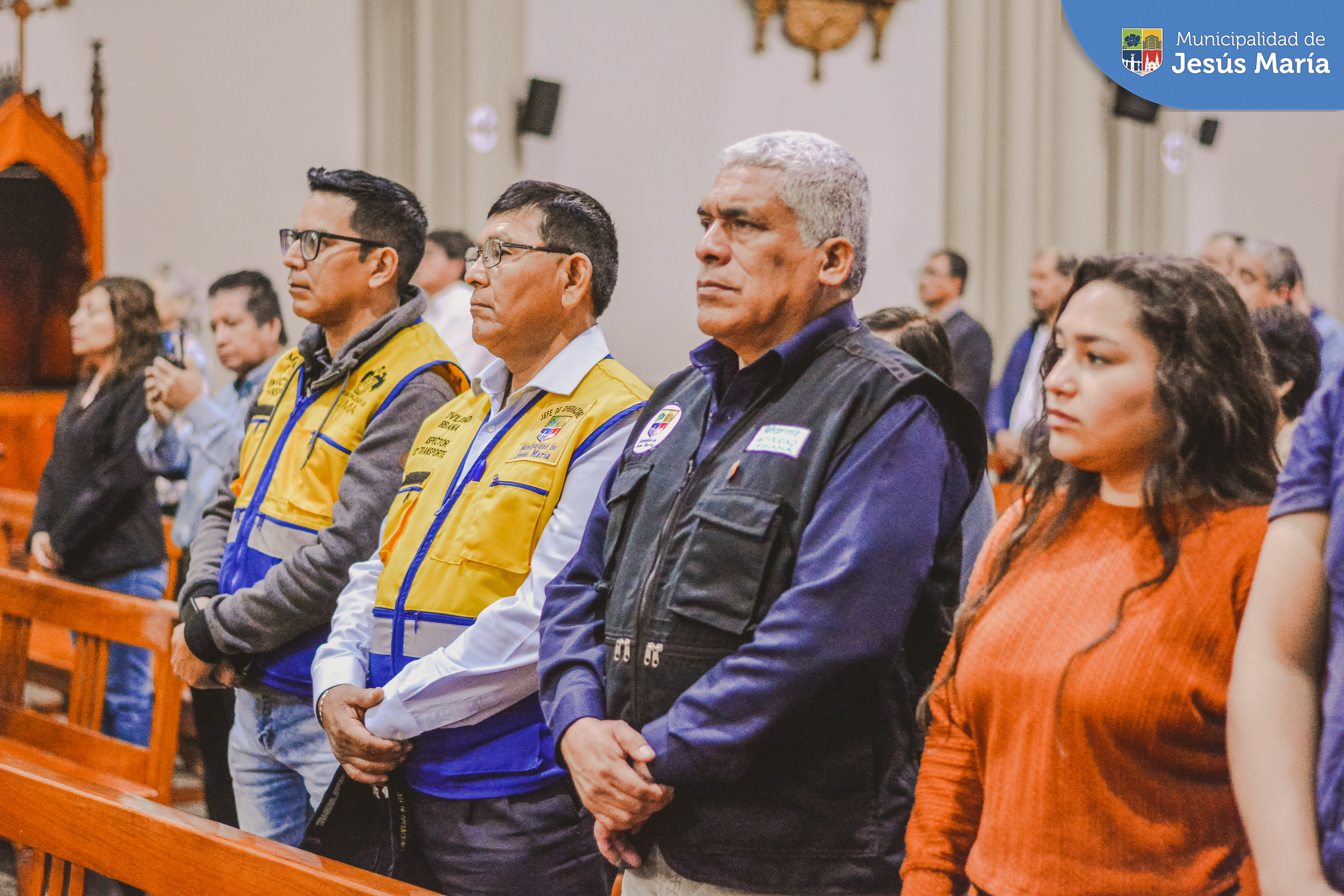 🌟 ¡Iniciamos las celebraciones por el Día del Trabajador Municipal!
El alcalde Jesús Gálvez Olivares, regidores, funcionarios, trabajadores municipales y vecinos se unieron en una ✝️ solemne misa en honor a San Martín de Porres, el patrono de los trabajadores ediles. El acto litúrgico se realizó en la emblemática Iglesia San José.
